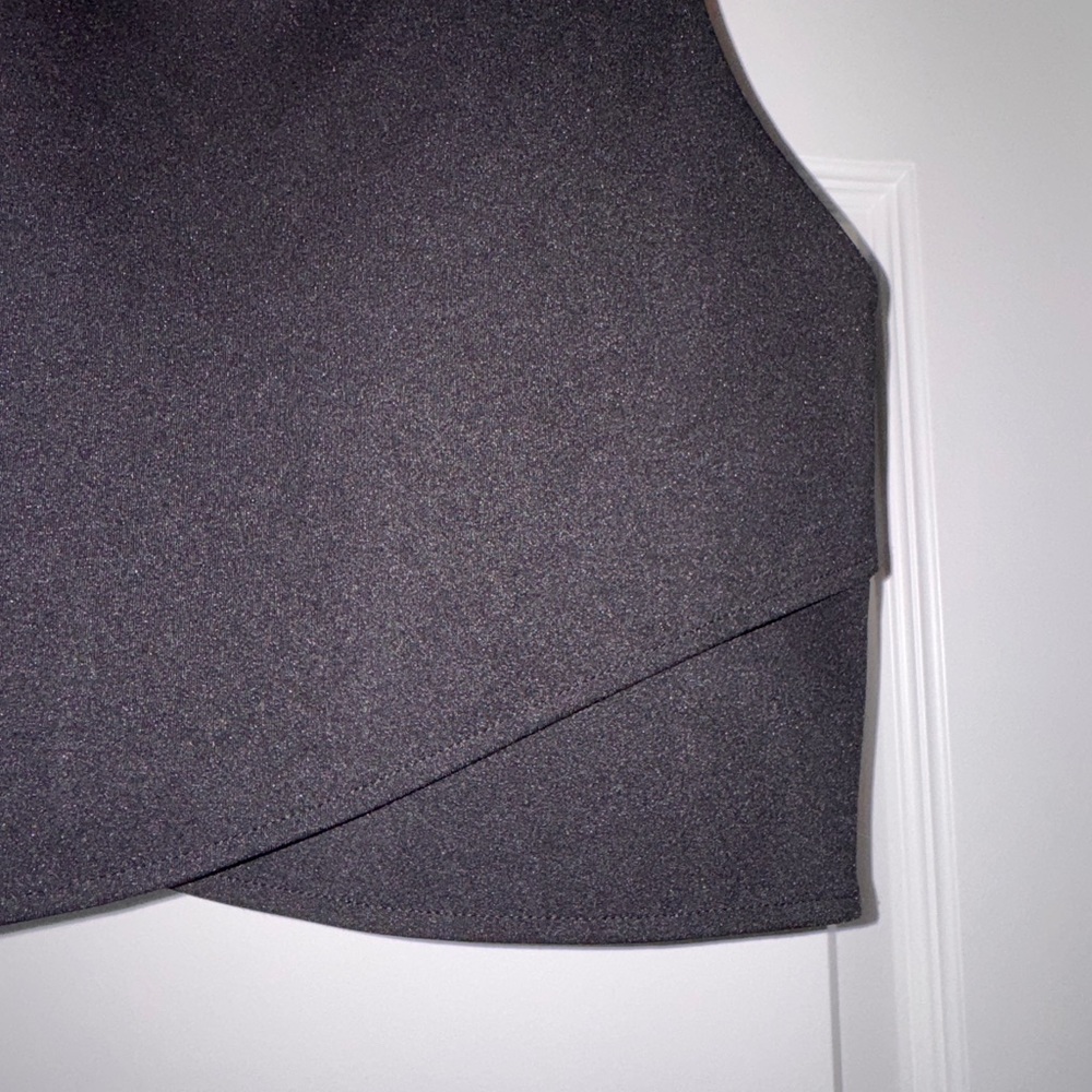 Express Crop Top - Picture 2 of 5